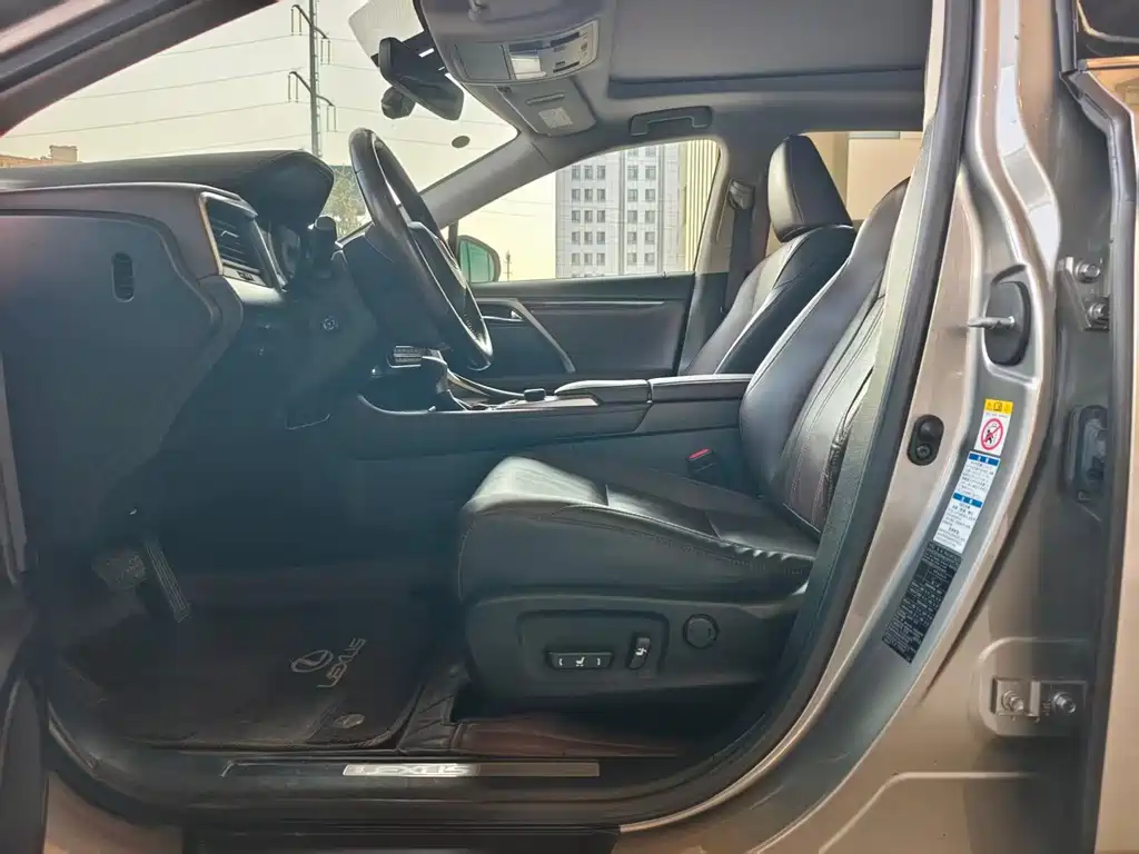 Lexus RX — миниатюра 3