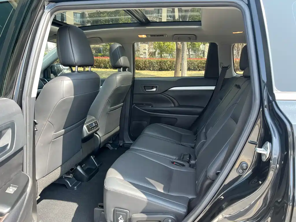 Toyota Highlander — миниатюра 10