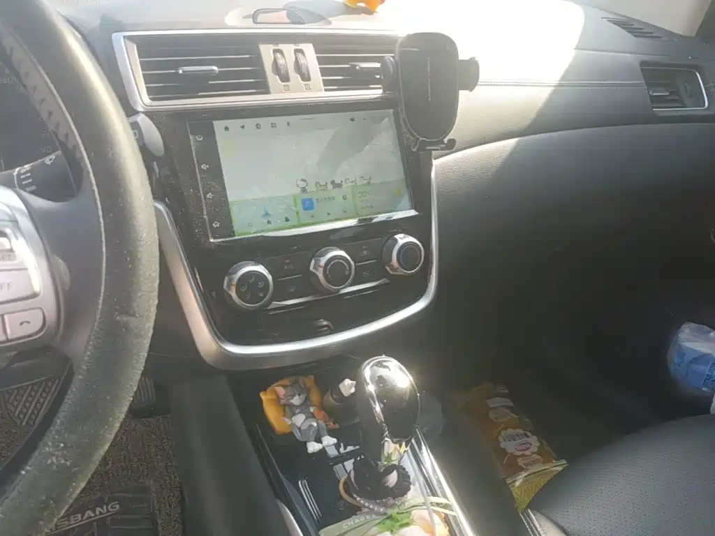 Nissan Tiida — миниатюра 13