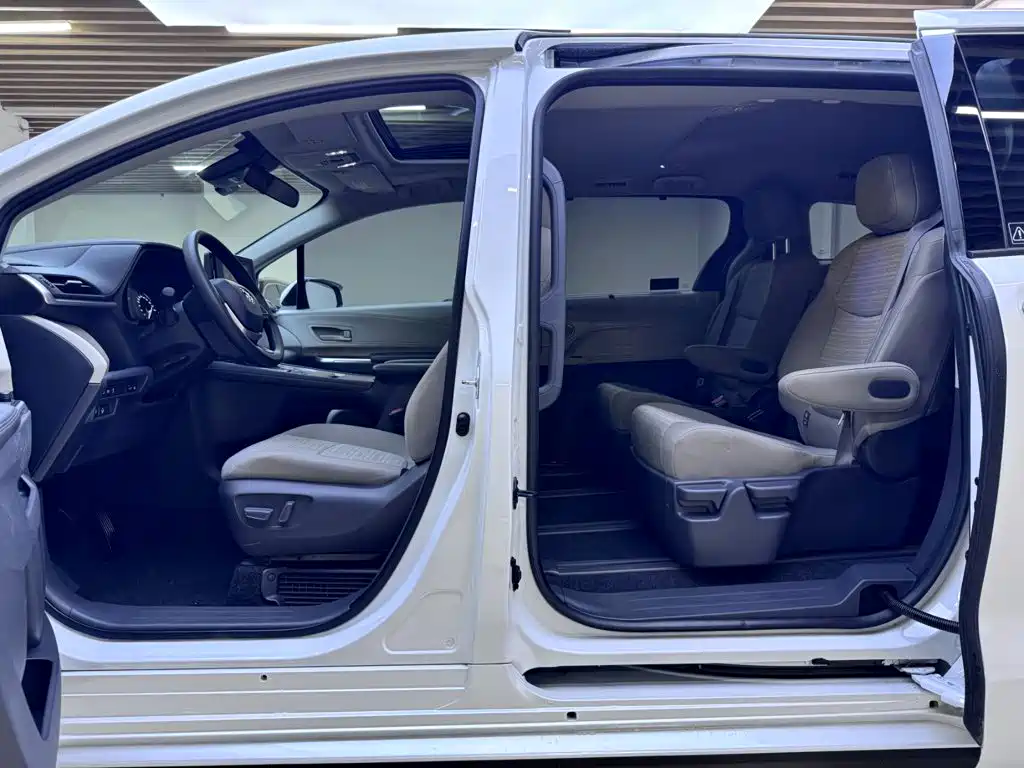 Toyota Sienna — миниатюра 18