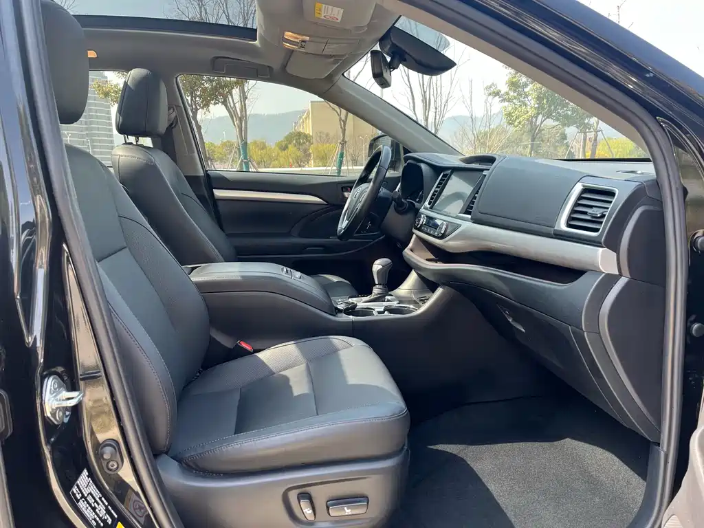Toyota Highlander — миниатюра 9