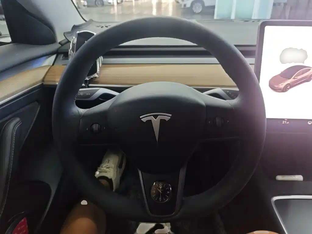 Tesla Model 3 — миниатюра 11