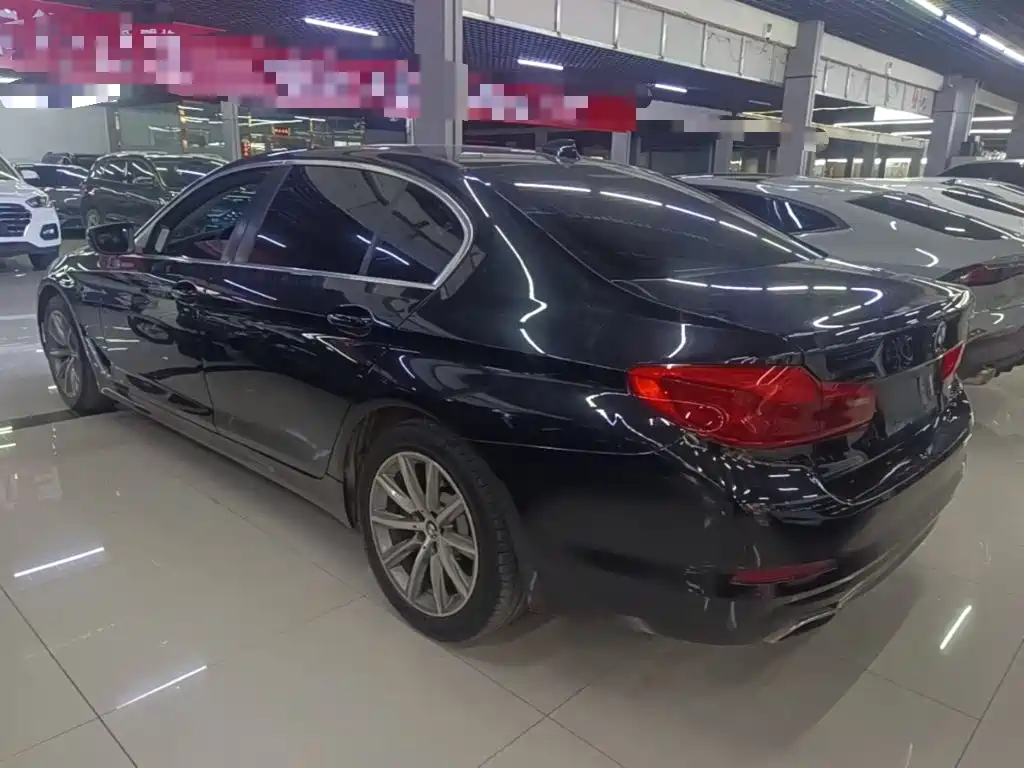 BMW 5 Series — миниатюра 5