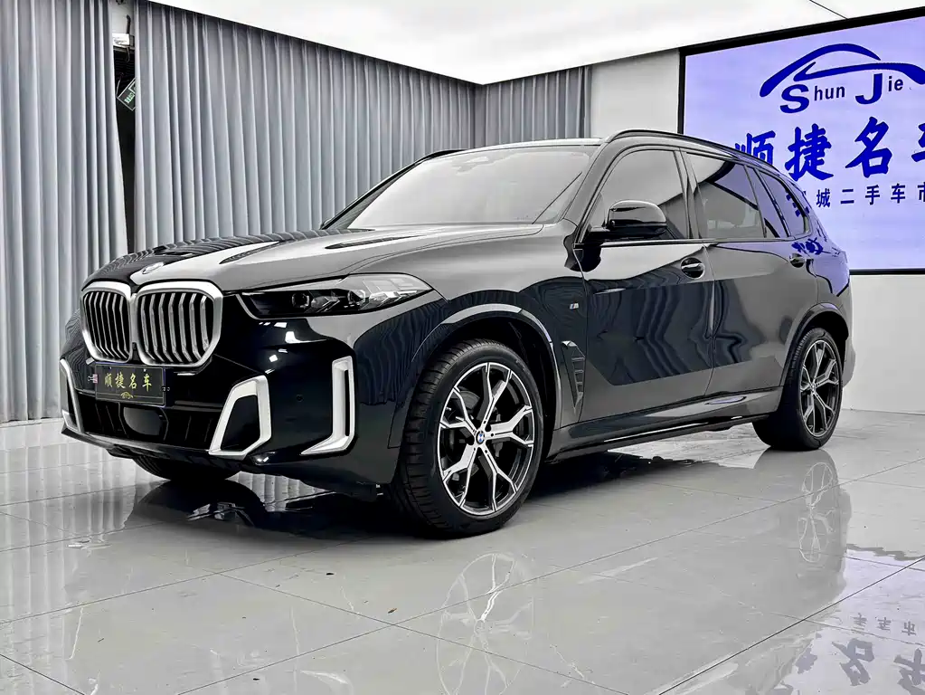 BMW X5 2023 xDrive 30Li Premium M Sport