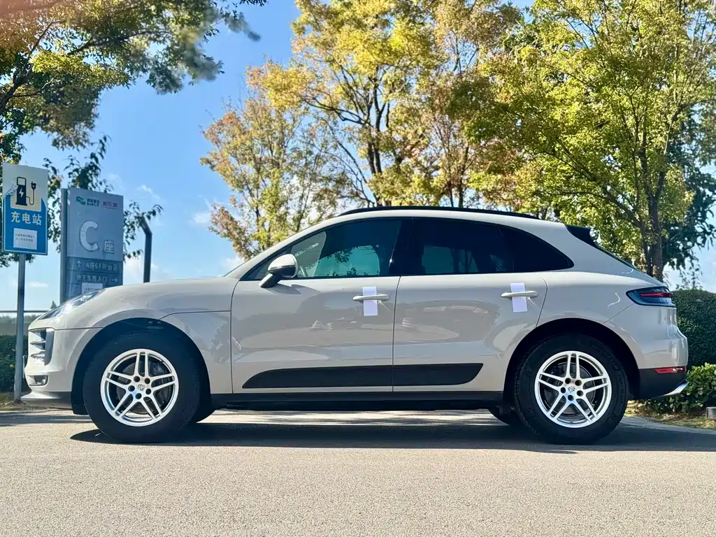 Porsche Macan — миниатюра 10