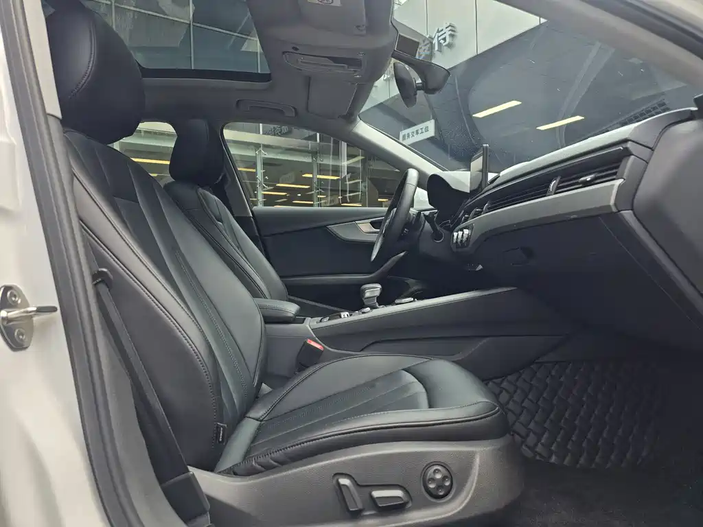 Audi A4L — миниатюра 10