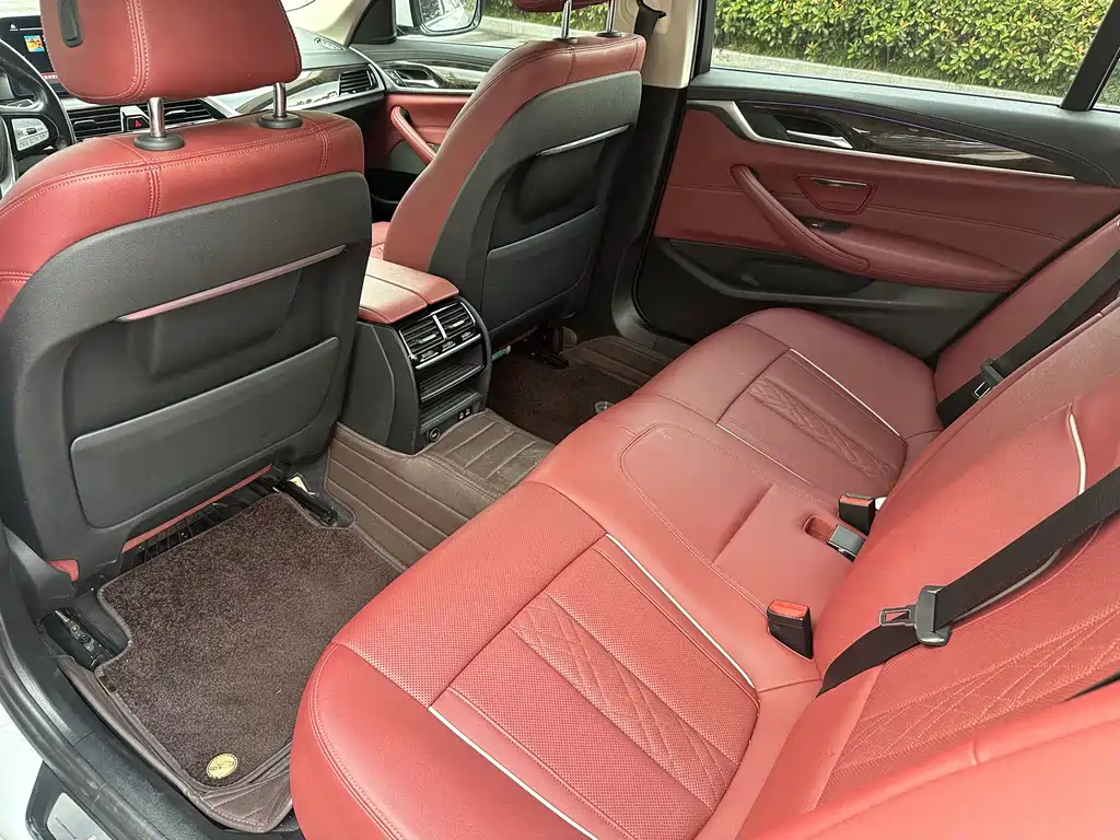BMW 5 Series — миниатюра 10