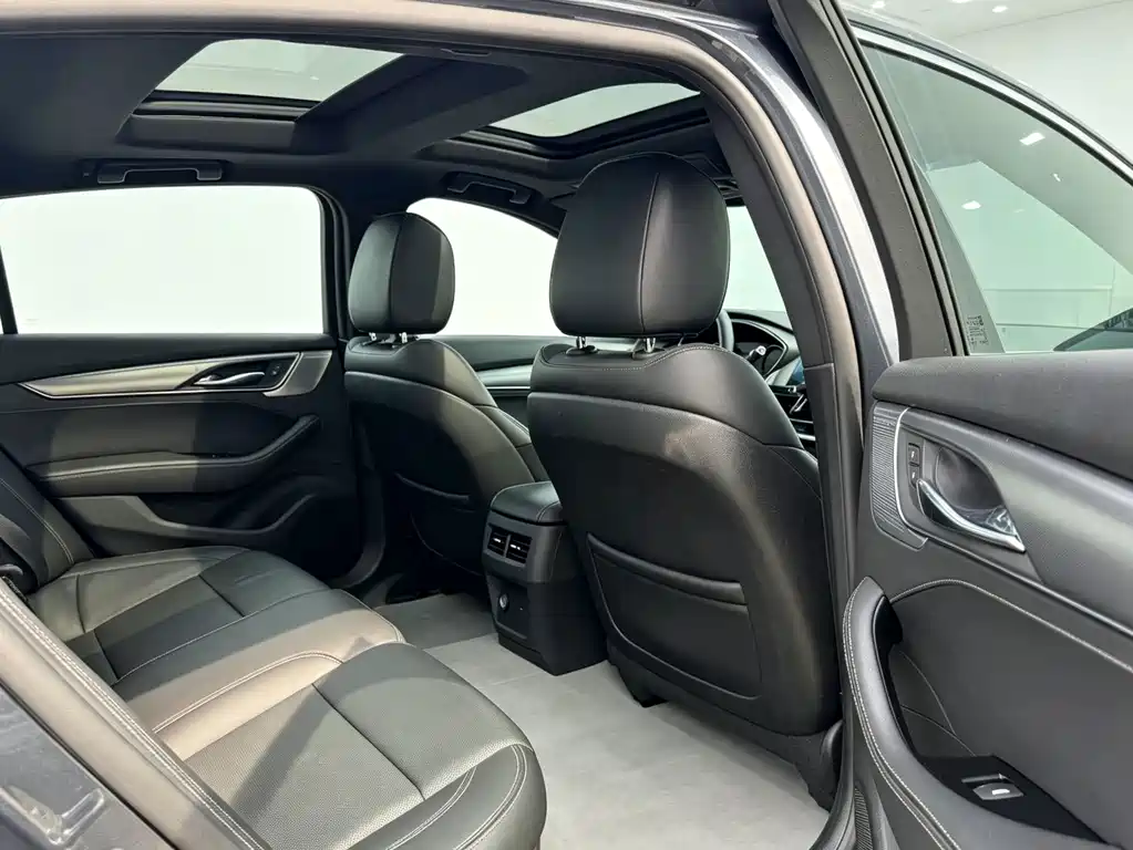 Cadillac CT5 — миниатюра 7