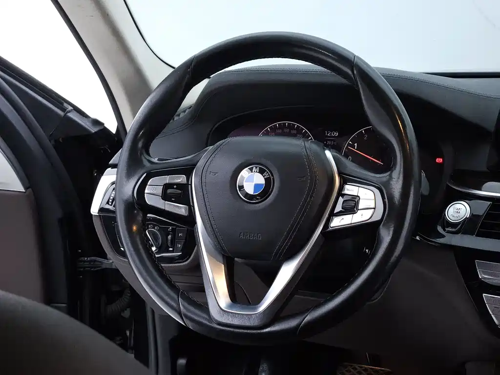 BMW 5 Series — миниатюра 10