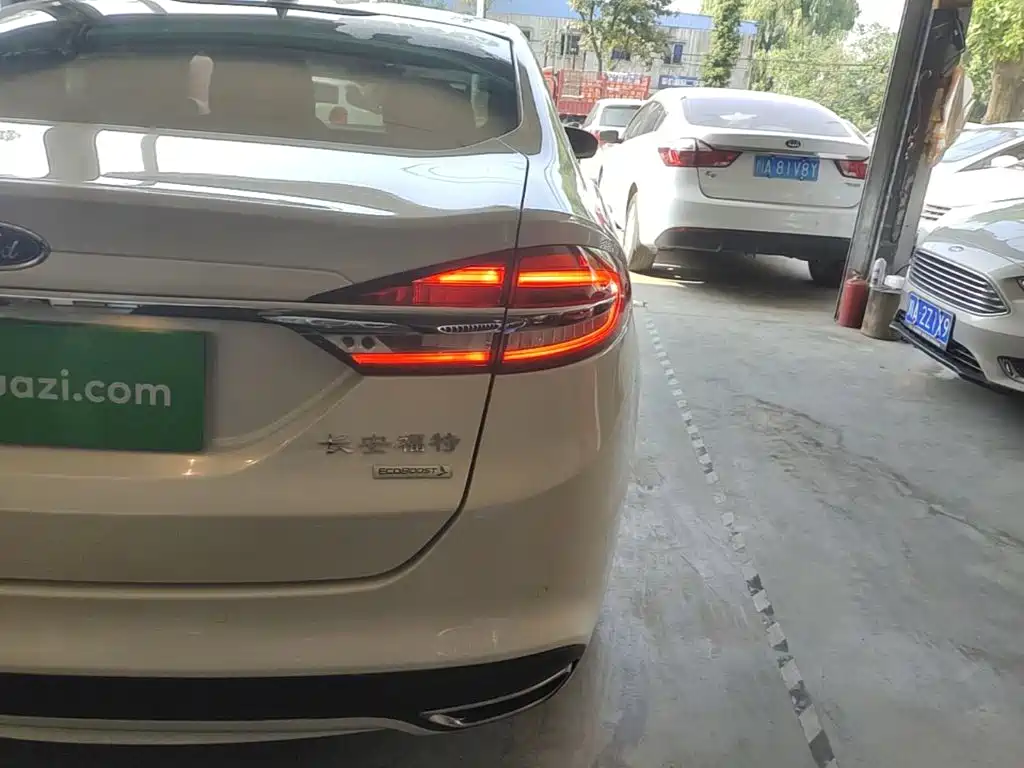 Ford Mondeo — миниатюра 8
