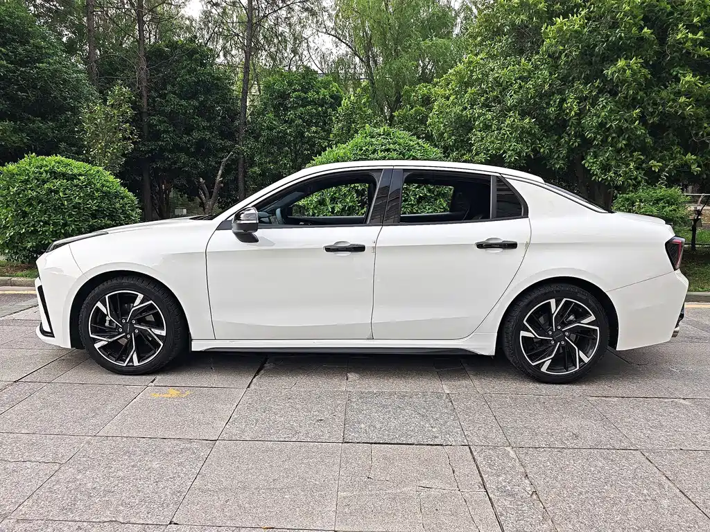 Lynk & Co 03 — миниатюра 12