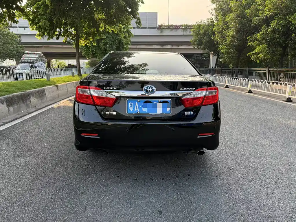 Toyota Camry — миниатюра 5