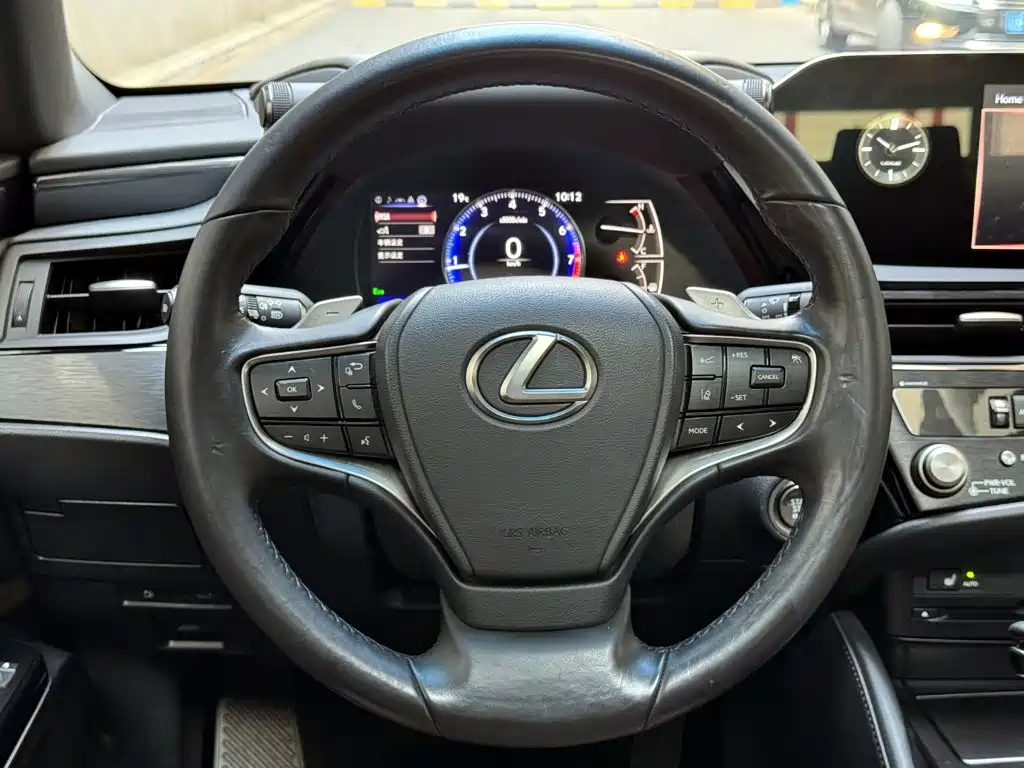 Lexus ES — миниатюра 12