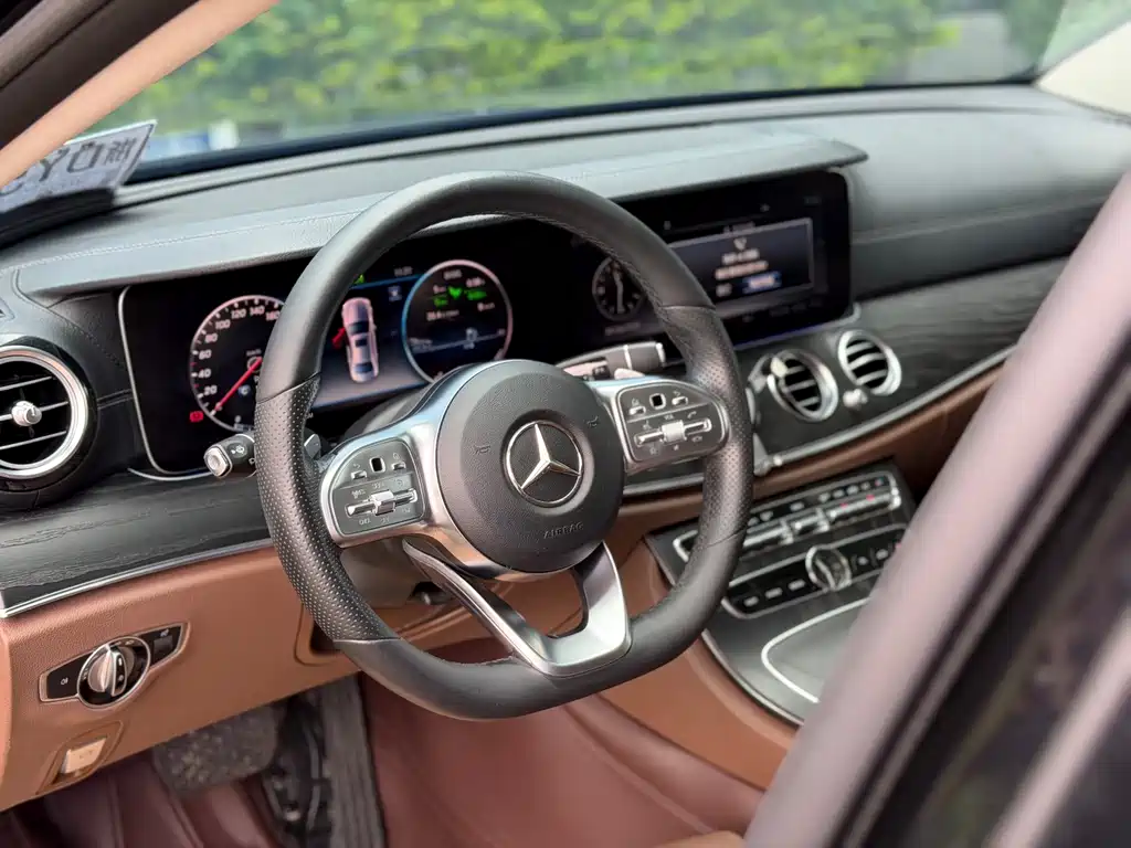 Mercedes-Benz E-Class — миниатюра 11