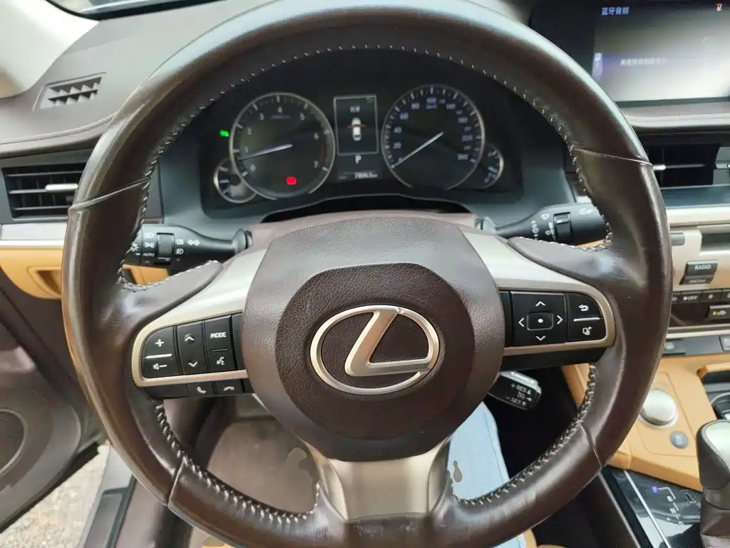Lexus ES — миниатюра 11