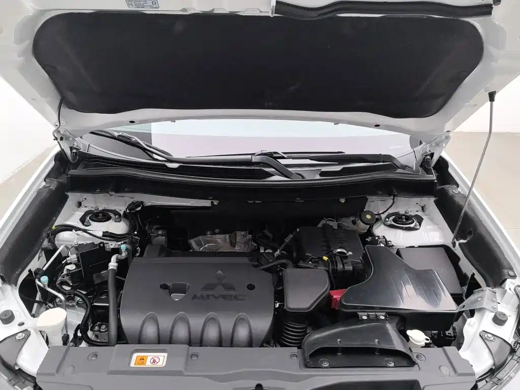 Mitsubishi Outlander — миниатюра 6