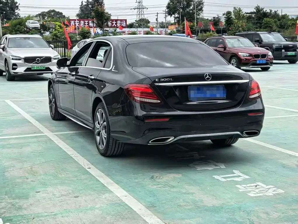 Mercedes-Benz E-Class — миниатюра 7