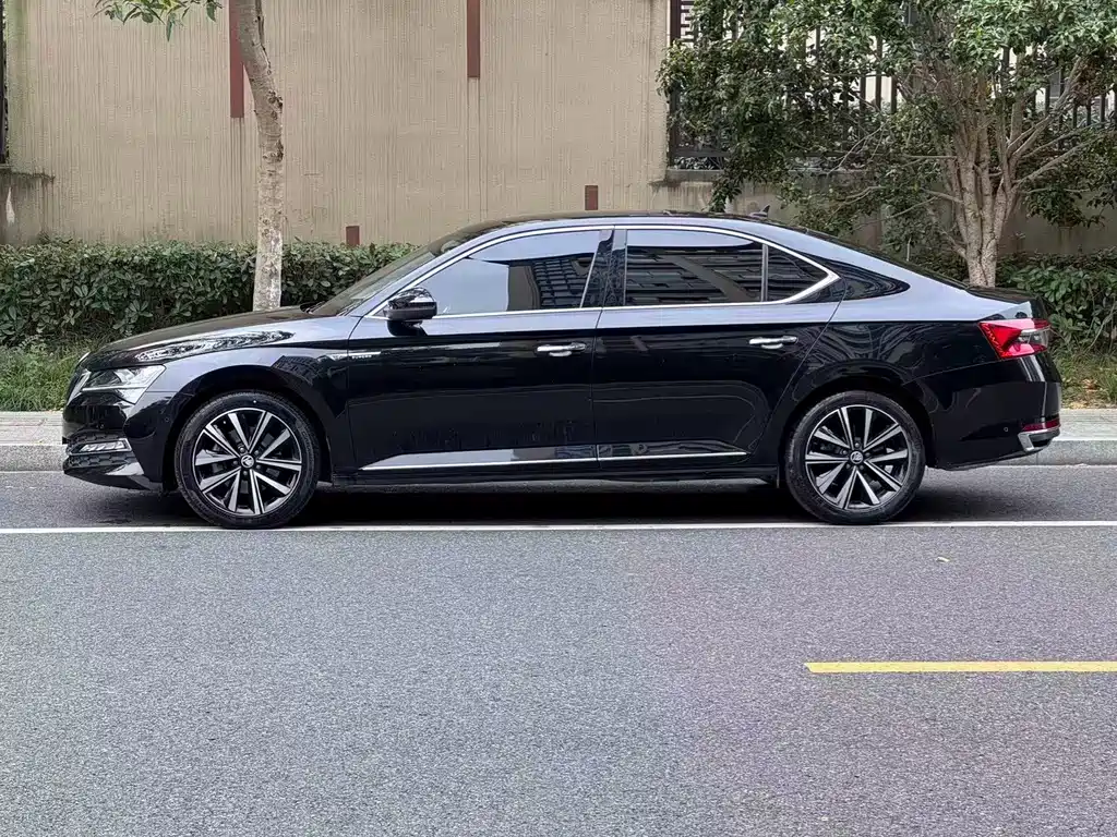 Skoda Superb — миниатюра 3