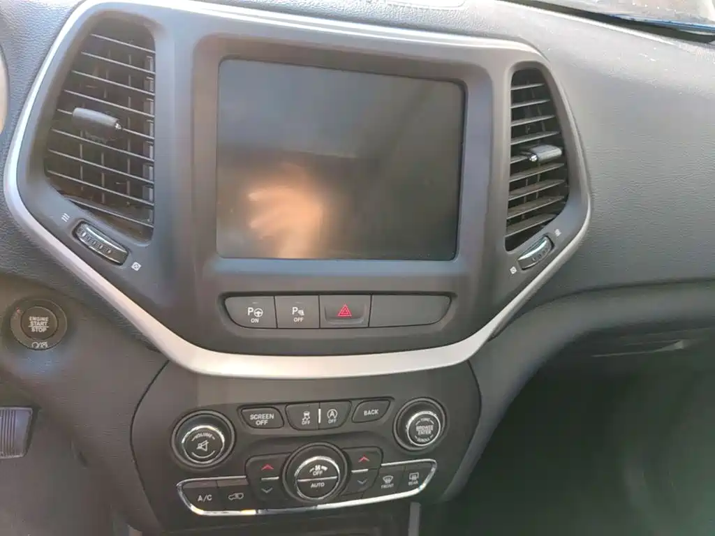 Jeep Cherokee — миниатюра 13
