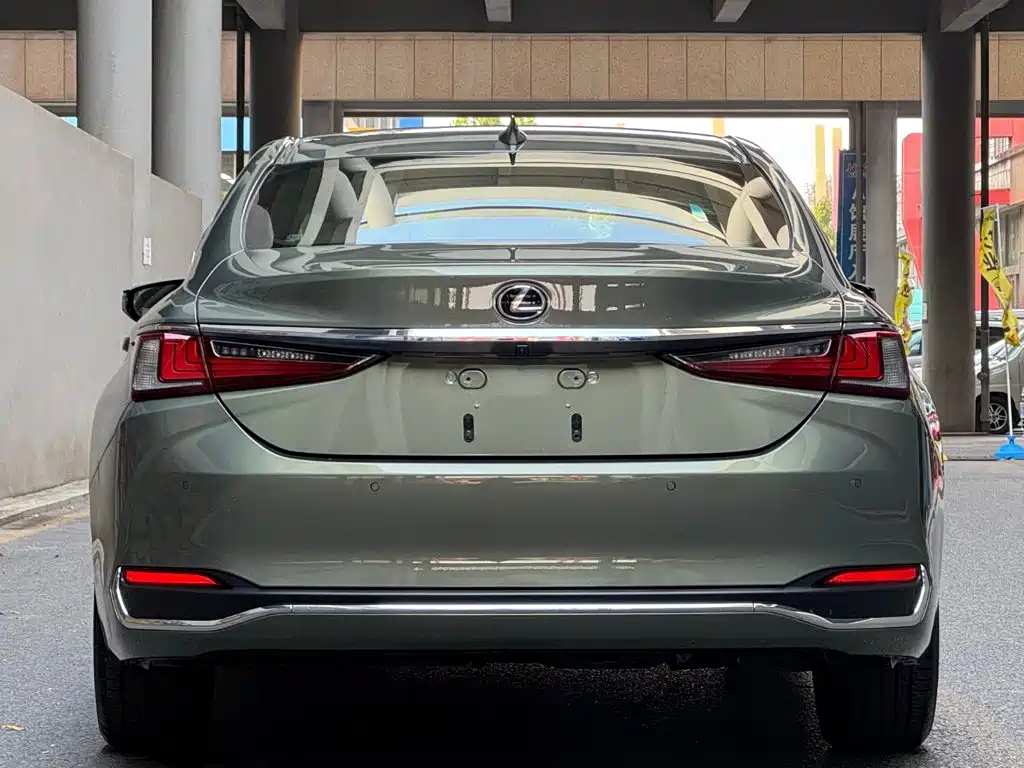 Lexus ES — миниатюра 4