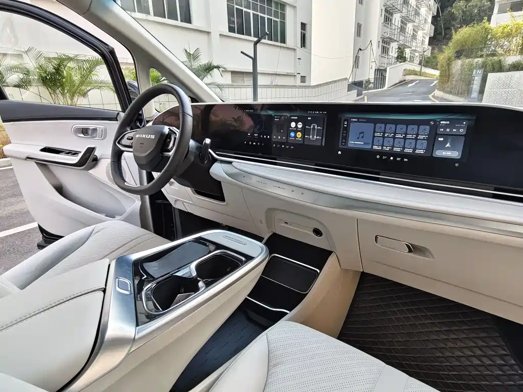 SAIC MAXUS EVERYONE 9