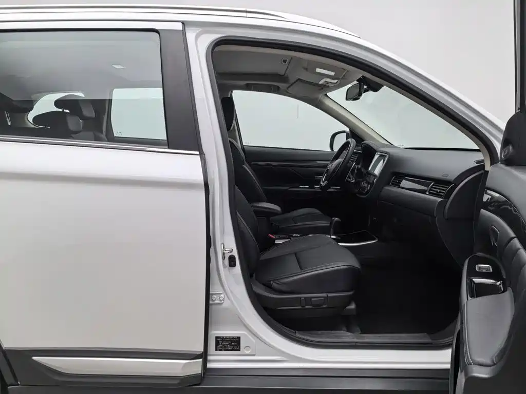 Mitsubishi Outlander — миниатюра 23