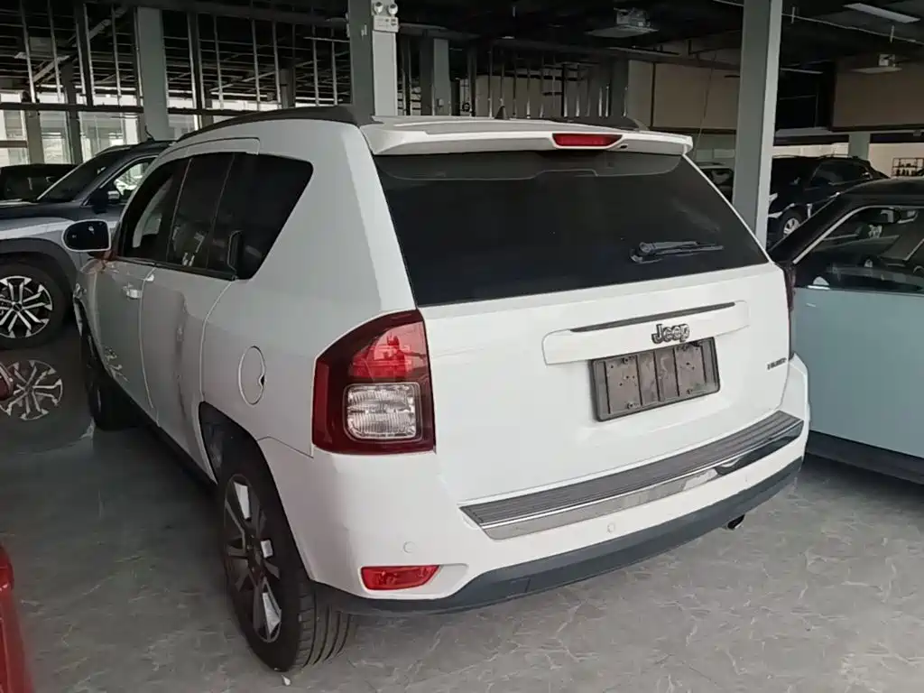 Jeep Compass (Import) — миниатюра 5