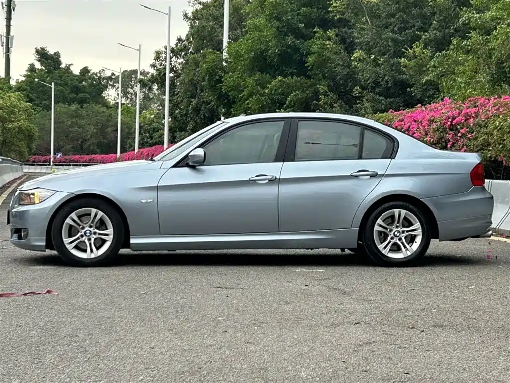 BMW 3 Series 3 2012 318i Lead