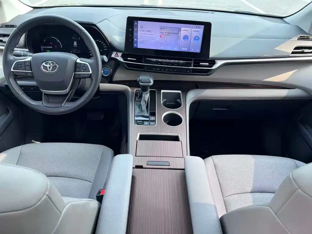Toyota Granvia — миниатюра 7