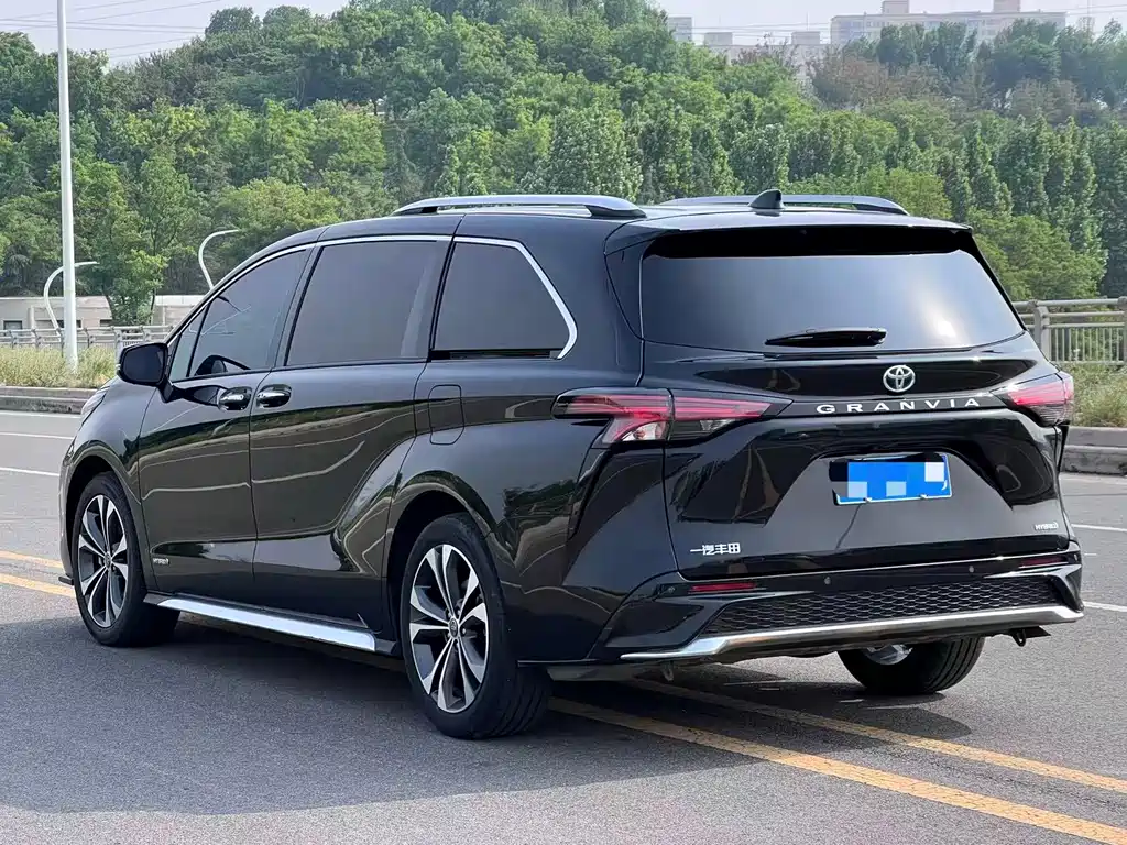 Toyota Granvia — миниатюра 18