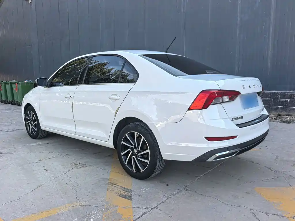 Skoda Rapid — миниатюра 5