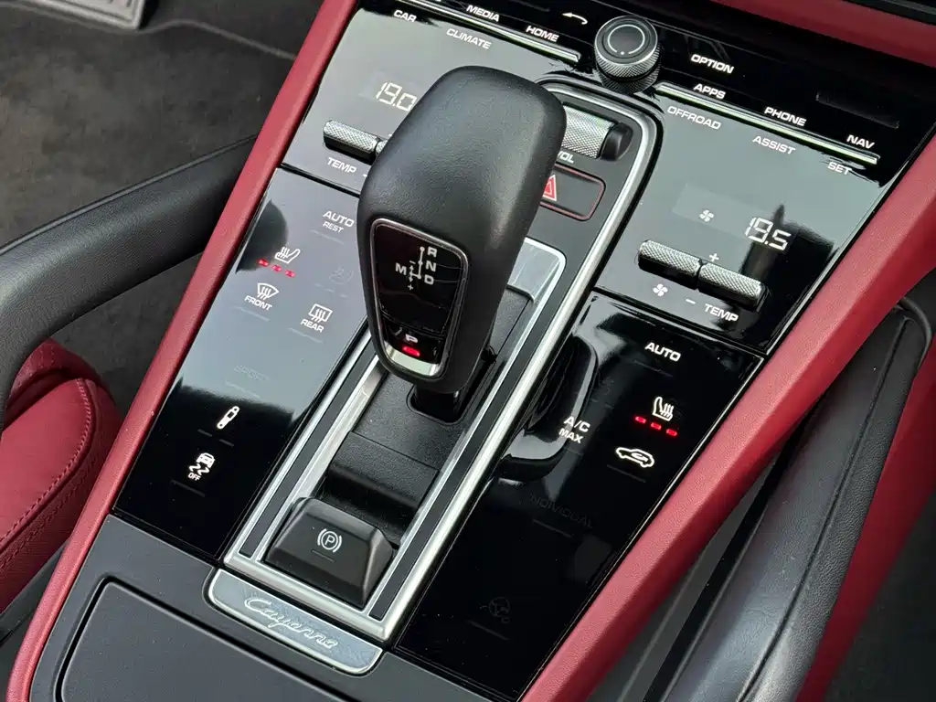 Porsche Cayenne — миниатюра 13