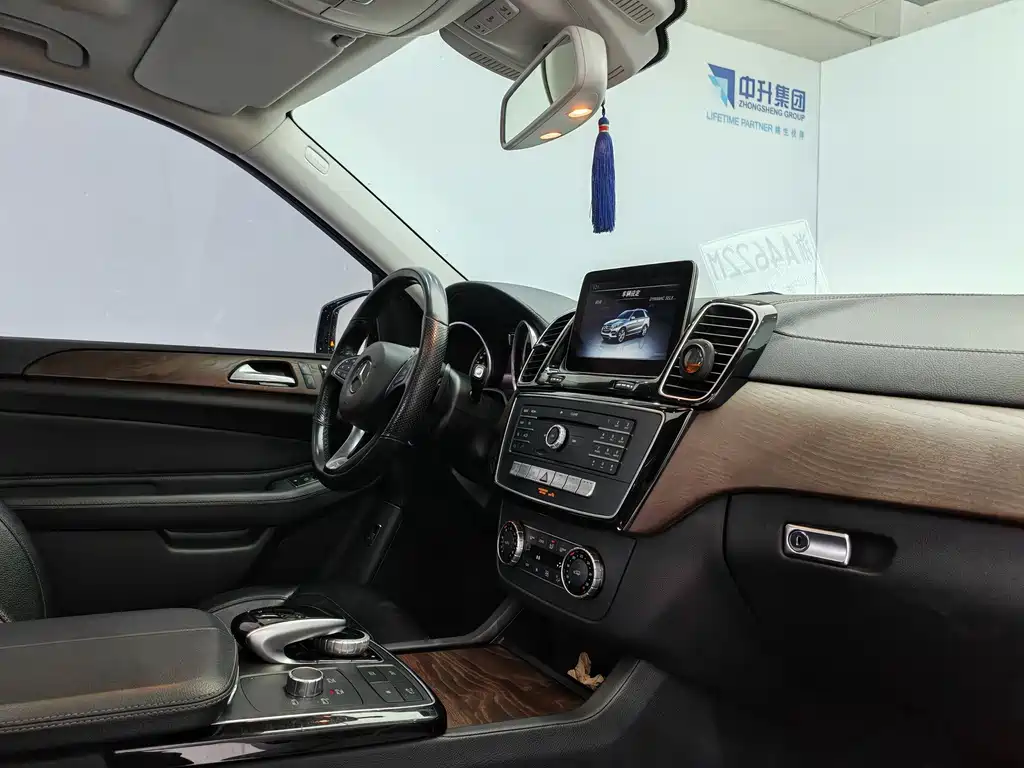 Mercedes-Benz GLE (Import) — миниатюра 15