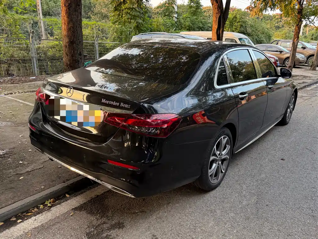 Mercedes-Benz E-Class — миниатюра 3