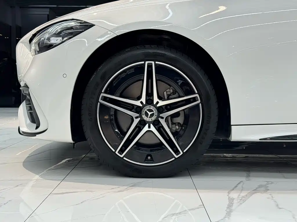Mercedes-Benz C-Class — миниатюра 16