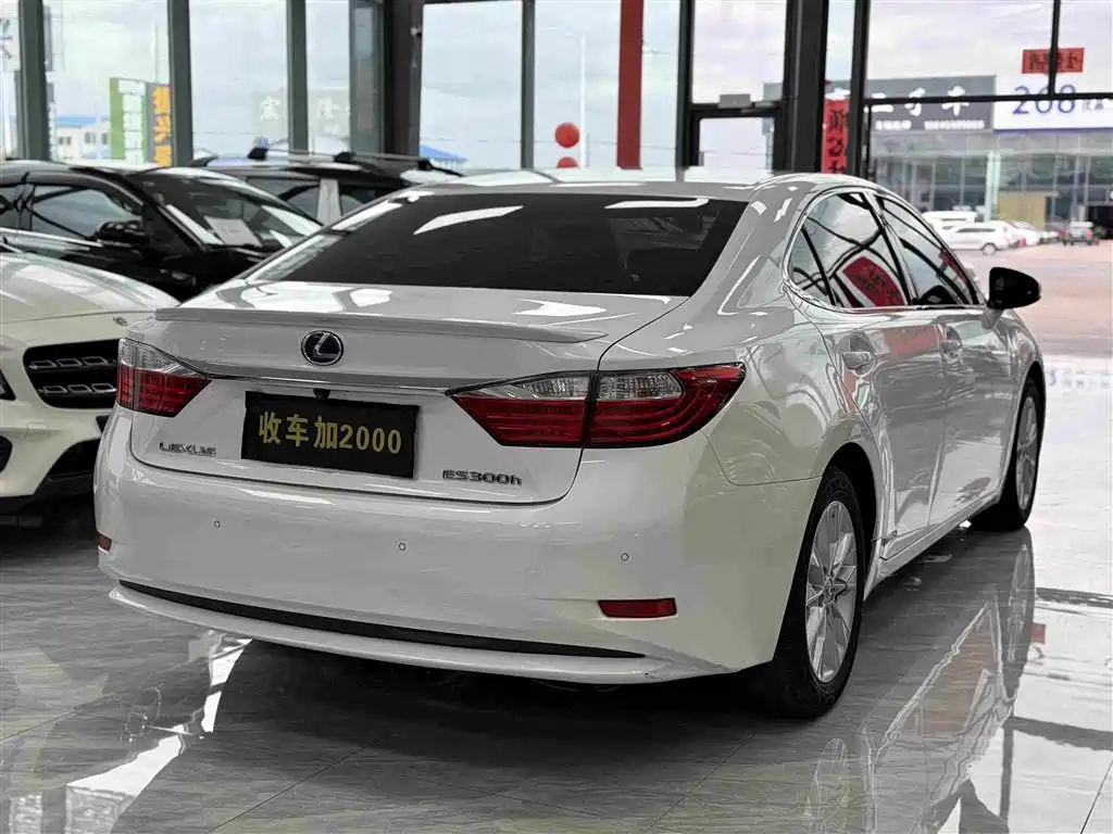 Lexus ES — миниатюра 9