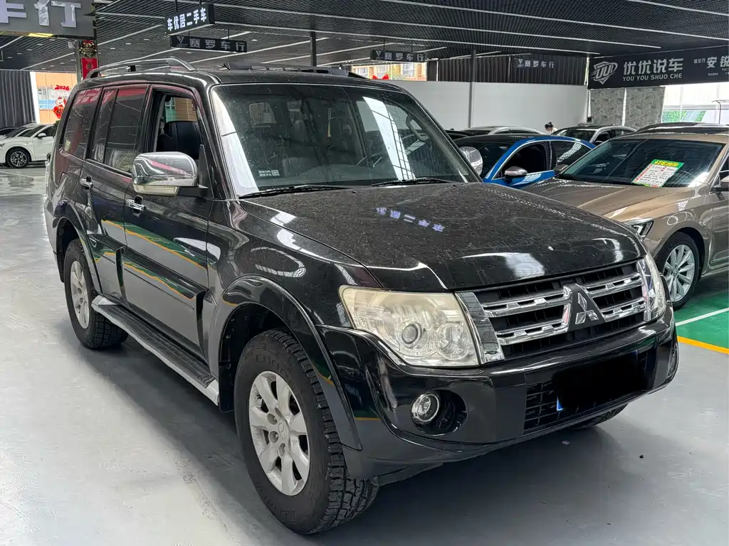 Mitsubishi Pajero (Import) — миниатюра 3