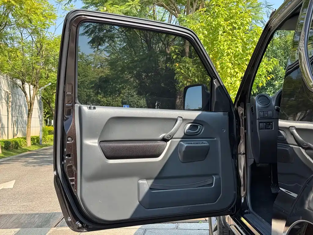 Suzuki Jimny — миниатюра 7