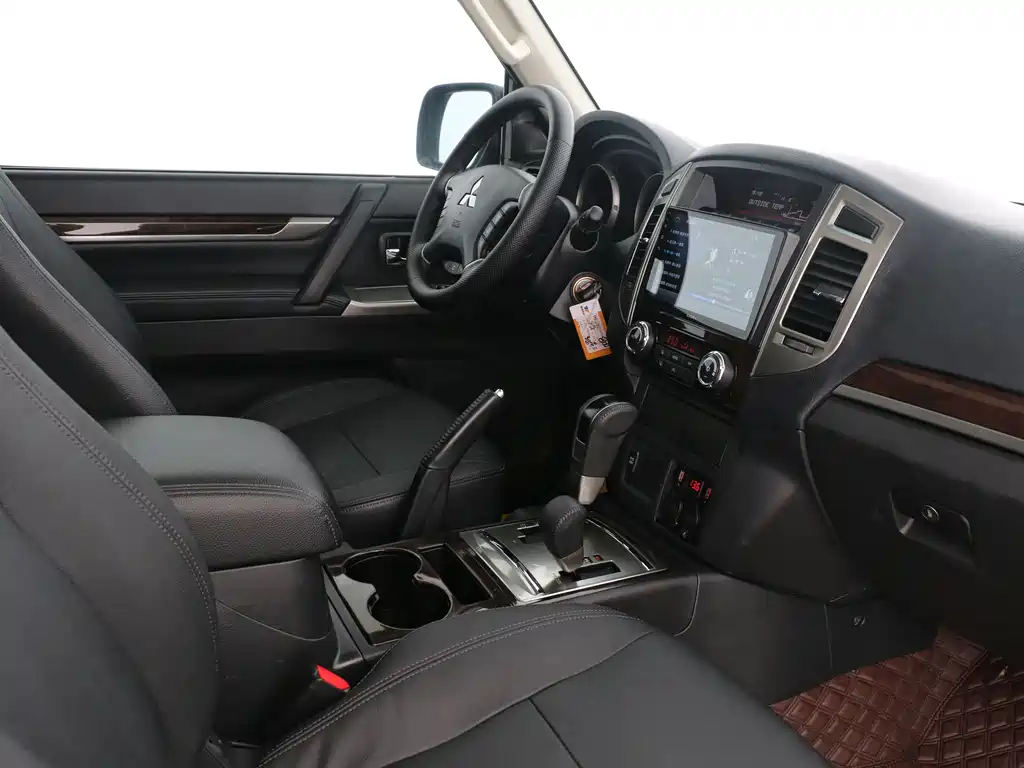 Mitsubishi V87 2018 3.8L