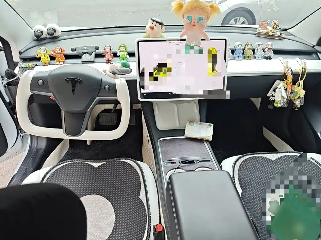Tesla Model 3 — миниатюра 10