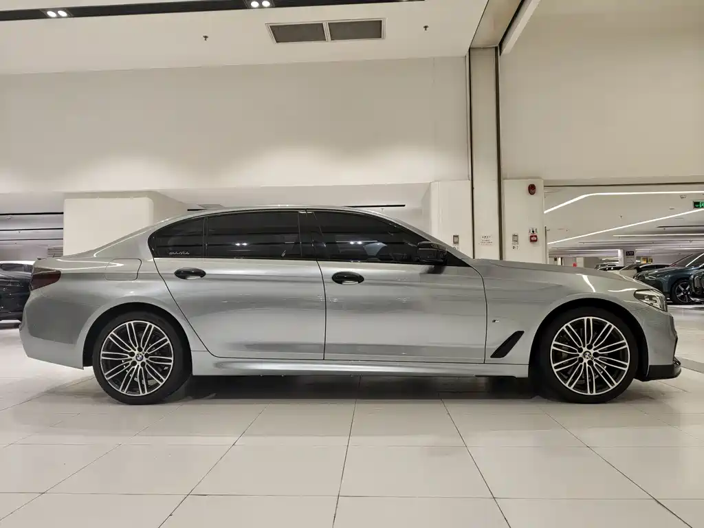 BMW 5 Series — миниатюра 3