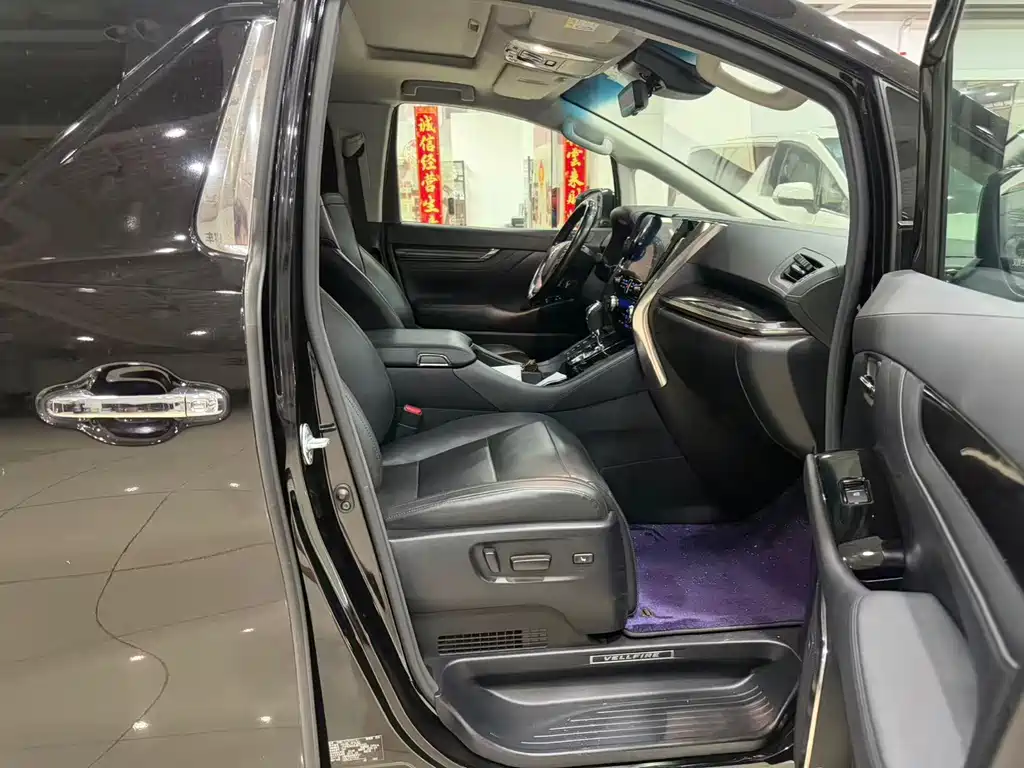 Toyota Vellfire — миниатюра 13