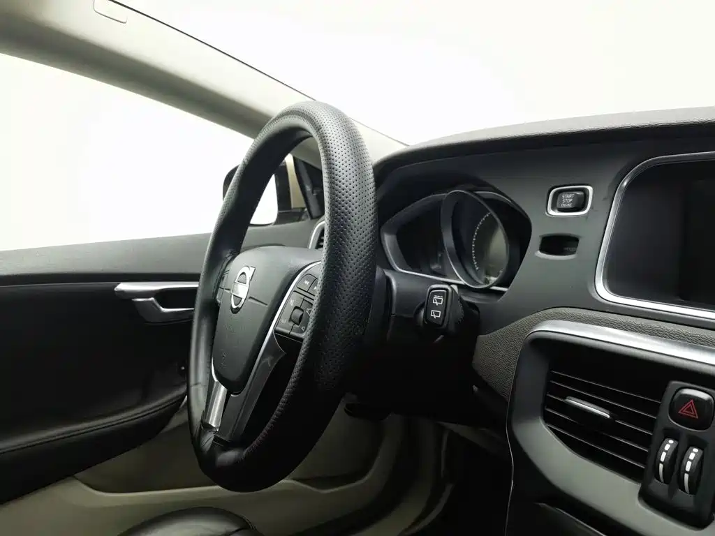 Volvo V40 — миниатюра 22