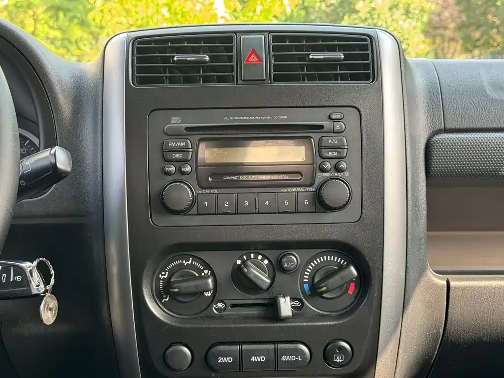 Suzuki Jimny — миниатюра 16