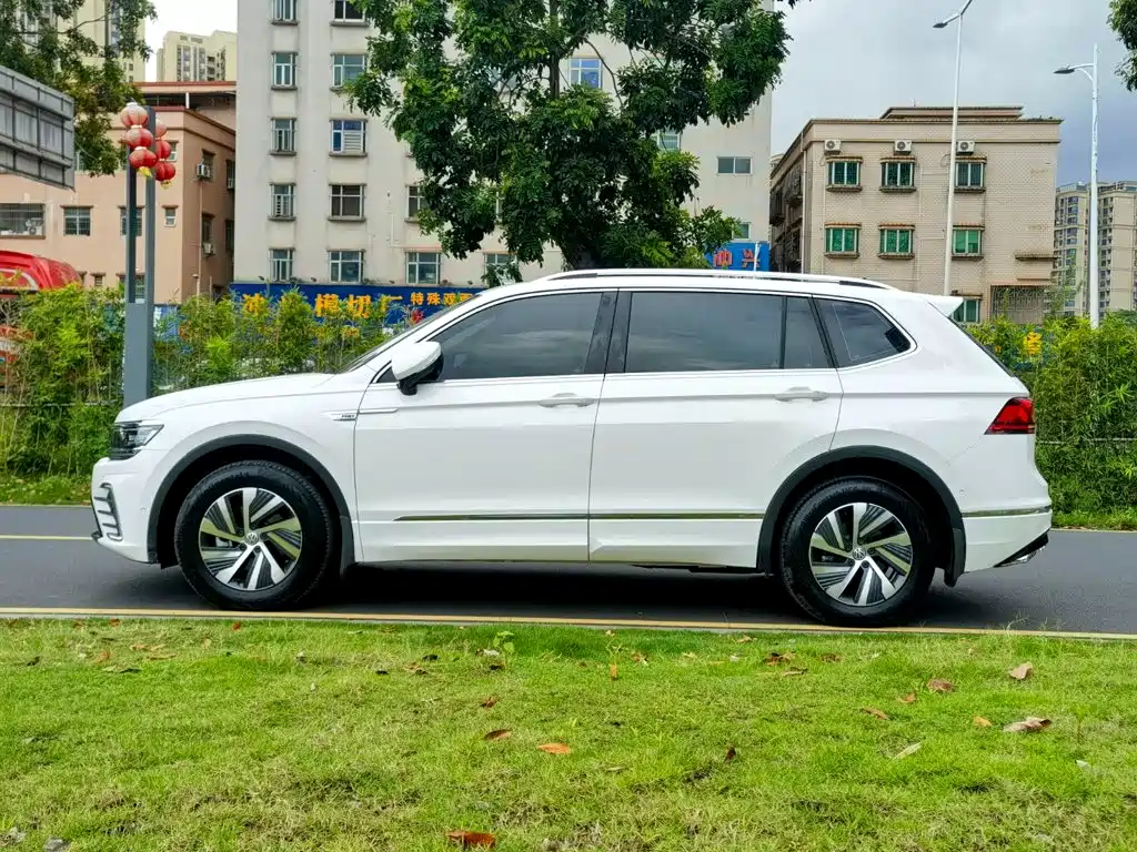 Volkswagen Tiguan L PHEV — миниатюра 4