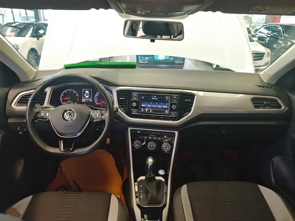 Volkswagen T-Roc — миниатюра 10