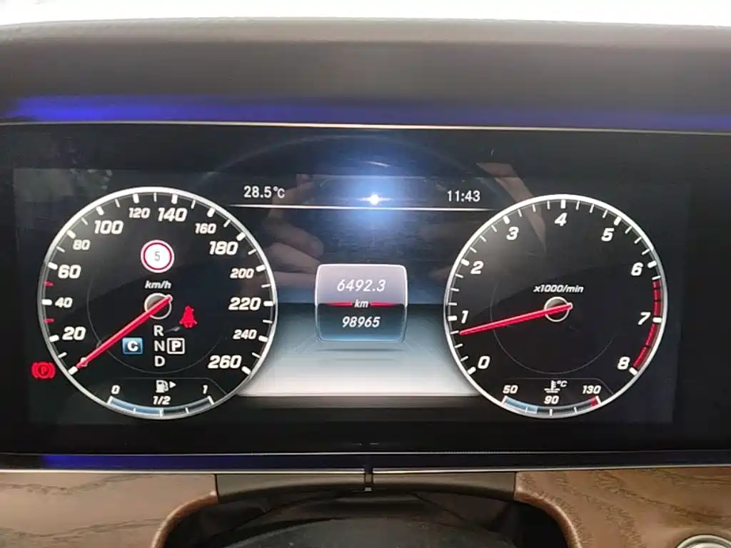 Mercedes-Benz E-Class — миниатюра 12