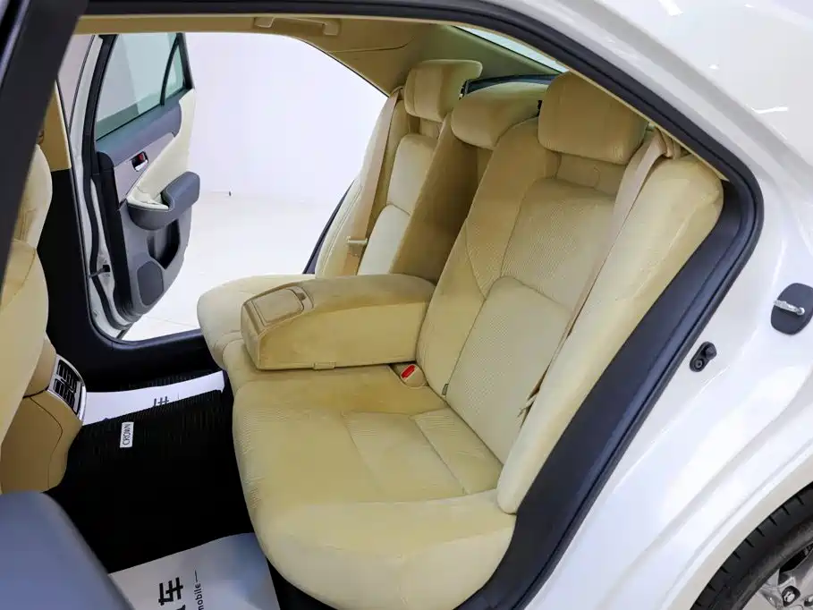 Toyota Crown — миниатюра 30