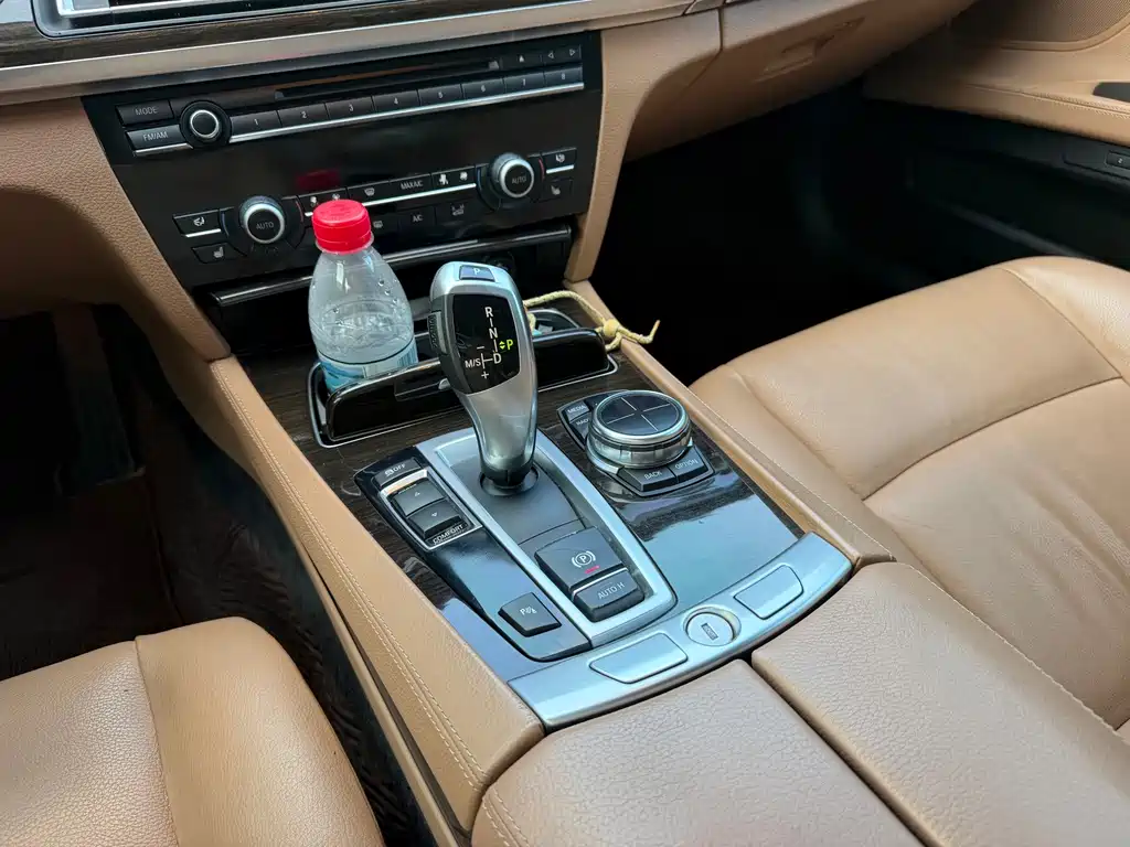 BMW 7 Series — миниатюра 15
