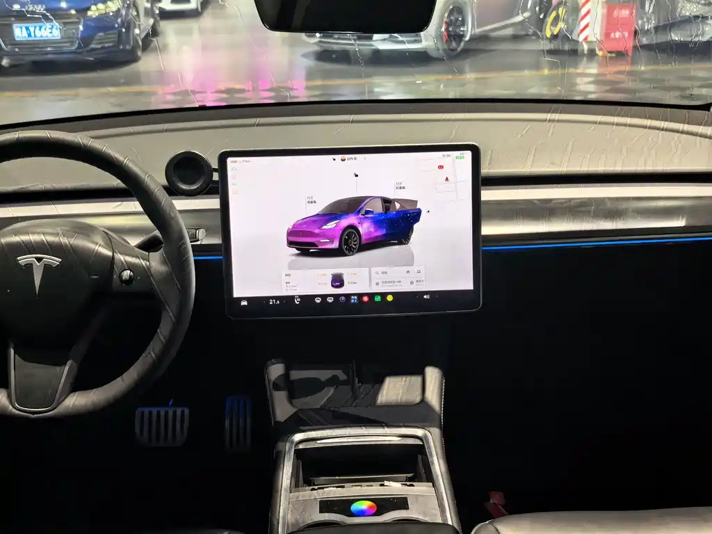 Tesla Model Y — миниатюра 10
